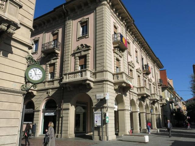 Locale Commerciale in vendita a Piemonte, Cuneo
