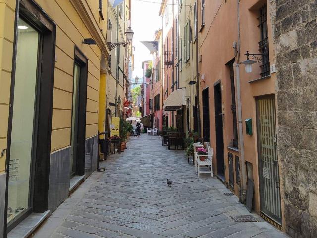 Locale Commerciale in vendita a Albenga, Liguria