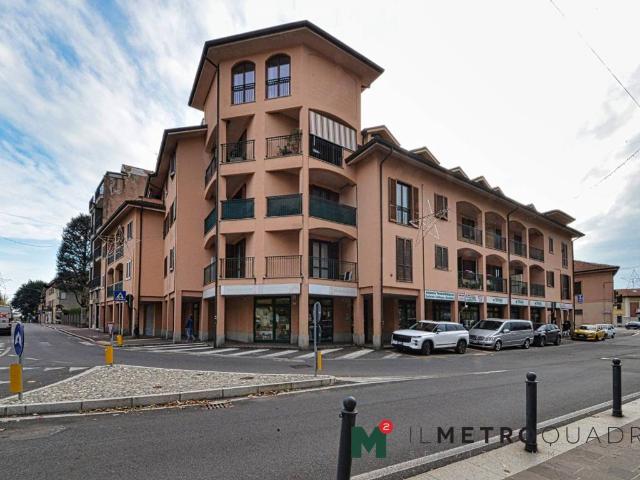 Locale Commerciale in vendita a Albiate, Lombardia