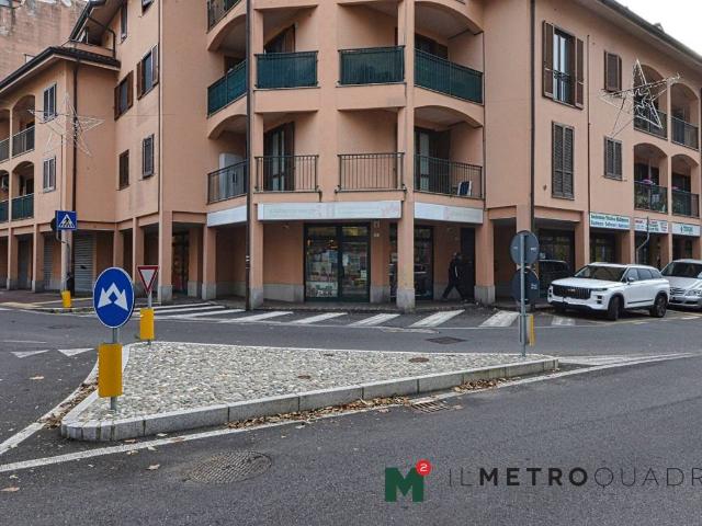 Locale Commerciale in vendita a Albiate, Lombardia