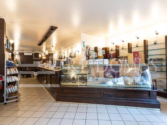 Locale Commerciale in vendita a Albiate, Lombardia