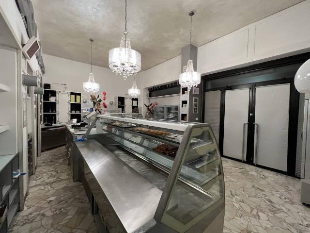 Locale Commerciale in vendita a Piemonte, Alessandria