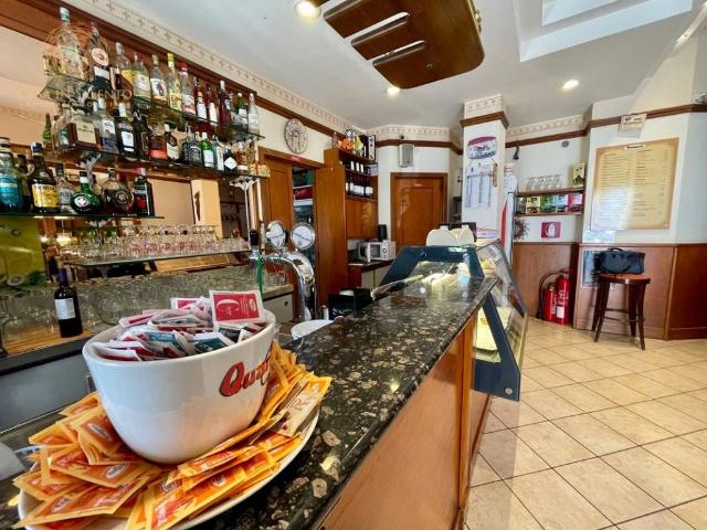 Locale Commerciale in vendita a Puglia, Lecce