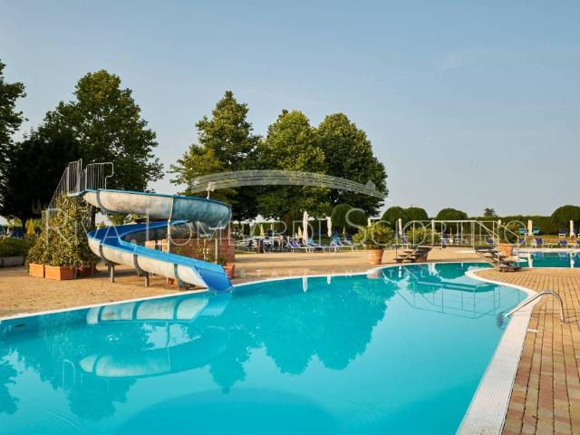 Locale Commerciale in vendita a Alluvioni Piovera, Piemonte