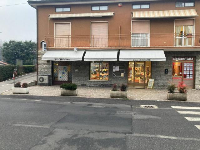 Locale Commerciale in vendita a Almenno San Salvatore, Lombardia