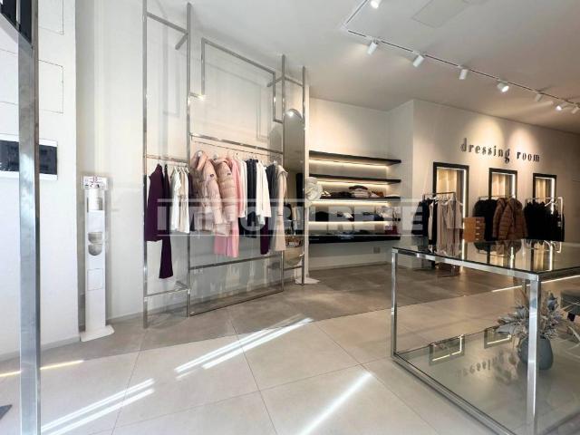 Locale Commerciale in vendita a Puglia, Bari