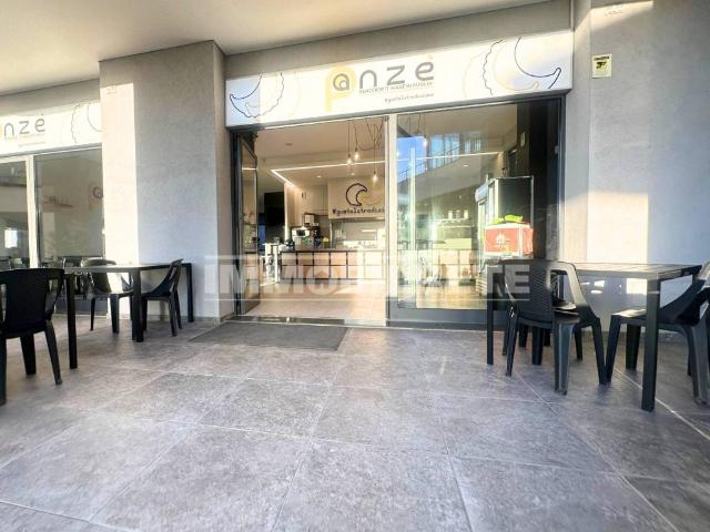 Locale Commerciale in vendita a Puglia, Bari