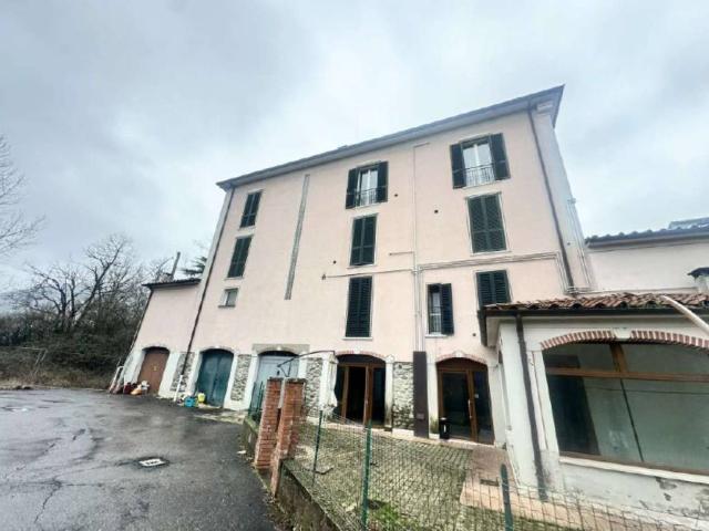 Locale Commerciale in vendita a Unione dell'Alto Reno, Granaglione