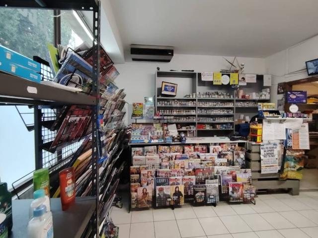 Locale Commerciale in vendita a Alzano Lombardo, Lombardia