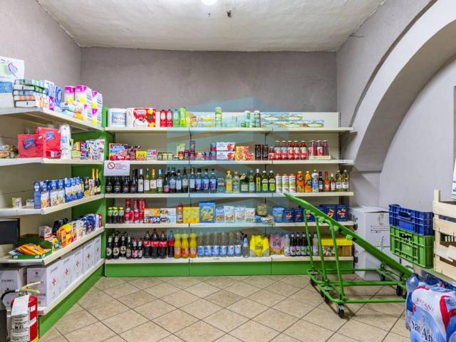 Locale Commerciale in vendita a Alzano Sopra, Alzano Lombardo
