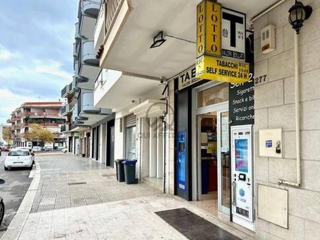 Locale Commerciale in vendita a Andria, Barletta-andria-trani