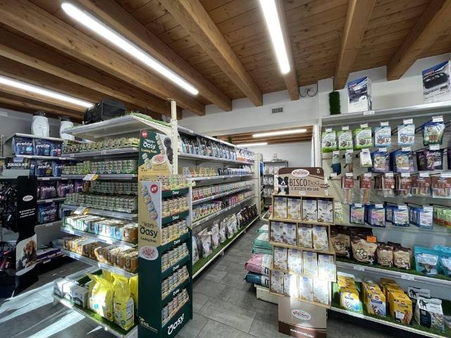 Locale Commerciale in vendita a Antegnate, Lombardia