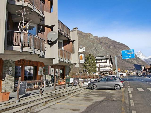 Locale Commerciale in vendita a Antey Saint André, Aosta