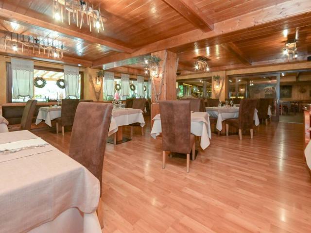 Locale Commerciale in vendita a Porossan-Roppoz, Aosta