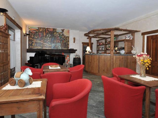 Locale Commerciale in vendita a Aosta