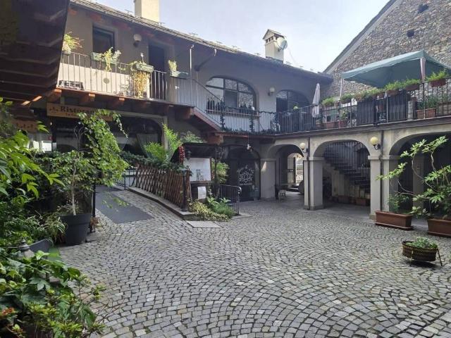 Locale Commerciale in vendita a Aosta