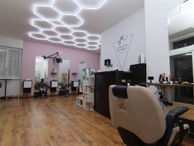 Locale Commerciale in vendita a Villa, Appiano Gentile