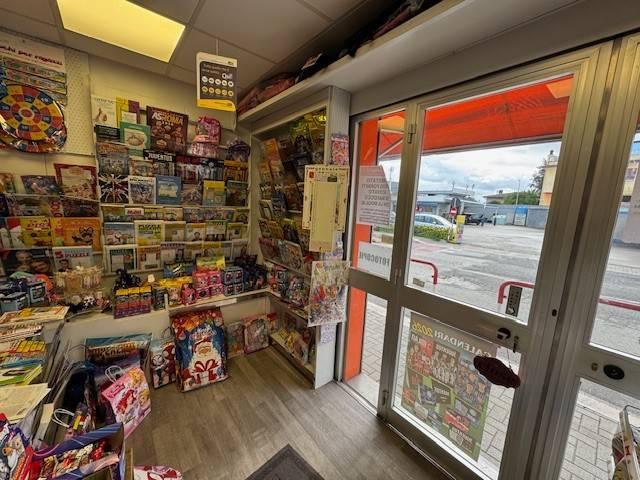 Locale Commerciale in vendita a Aprilia, Lazio