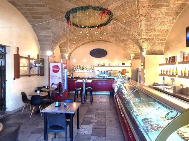 Locale Commerciale in vendita a Puglia, Lecce