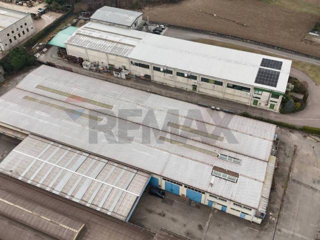 Locale Commerciale in vendita a Comunità Montana del Piambello, Arcisate