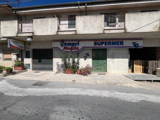 Locale Commerciale in vendita a Calabria, Reggio Calabria