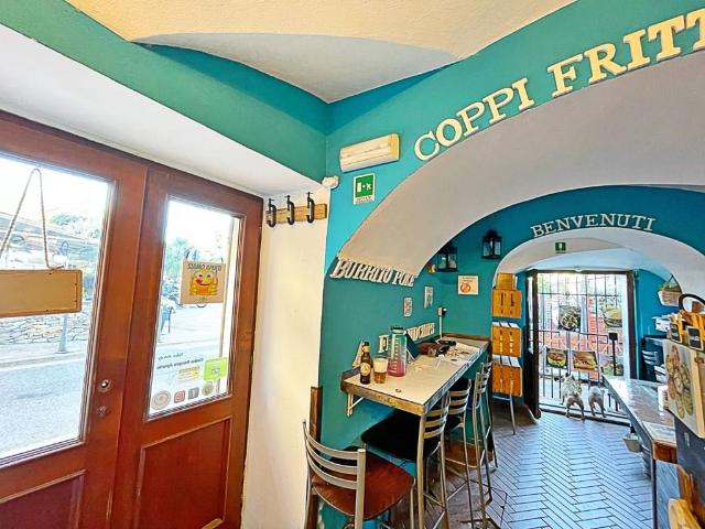 Locale Commerciale in vendita a Borghetto, Arenzano