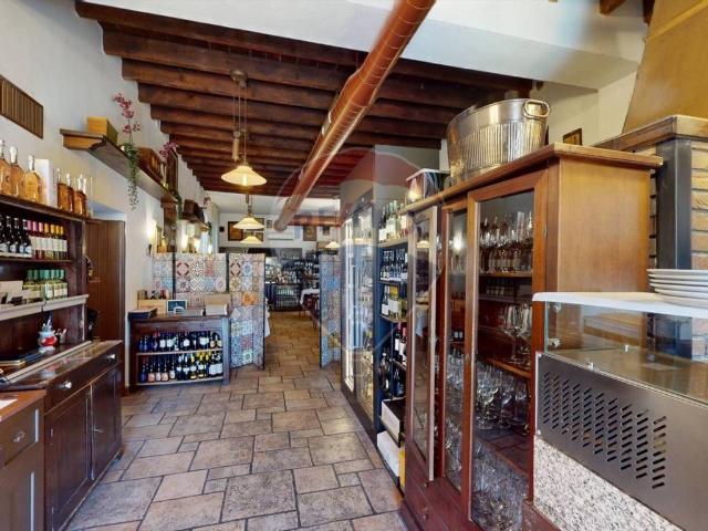 Locale Commerciale in vendita a Sant'Anna, Arese