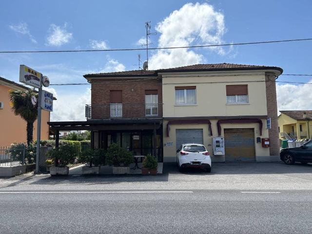 Locale Commerciale in vendita a Argenta, Reggio Emilia