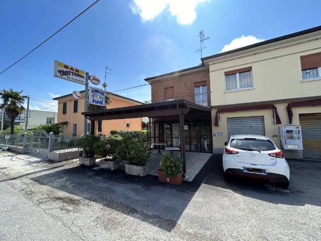Locale Commerciale in vendita a Argenta, Reggio Emilia