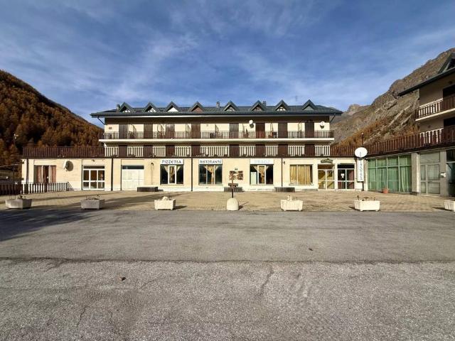 Locale Commerciale in vendita a Piemonte, Cuneo