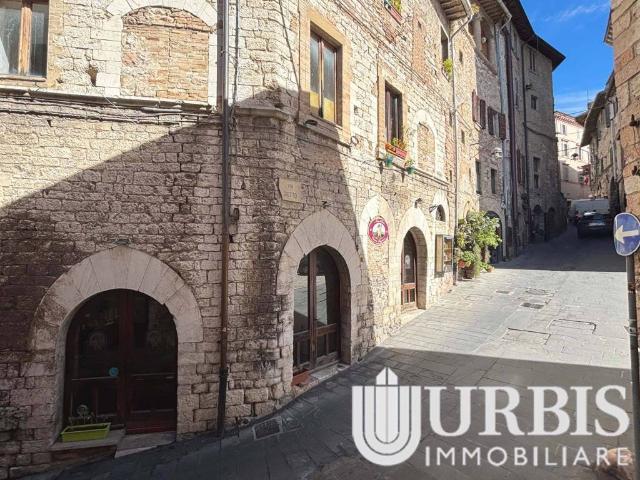 Locale Commerciale in vendita a Assisi, Umbria