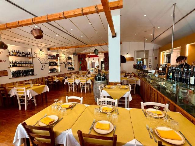 Locale Commerciale in vendita a Assisi, Umbria