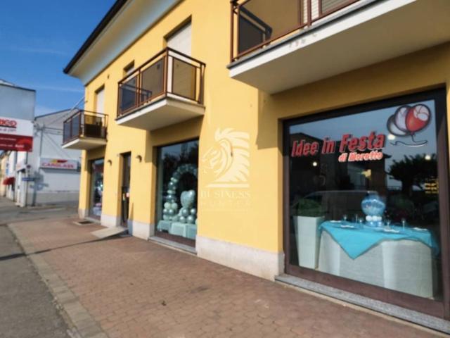 Locale Commerciale in vendita a Piemonte, Asti
