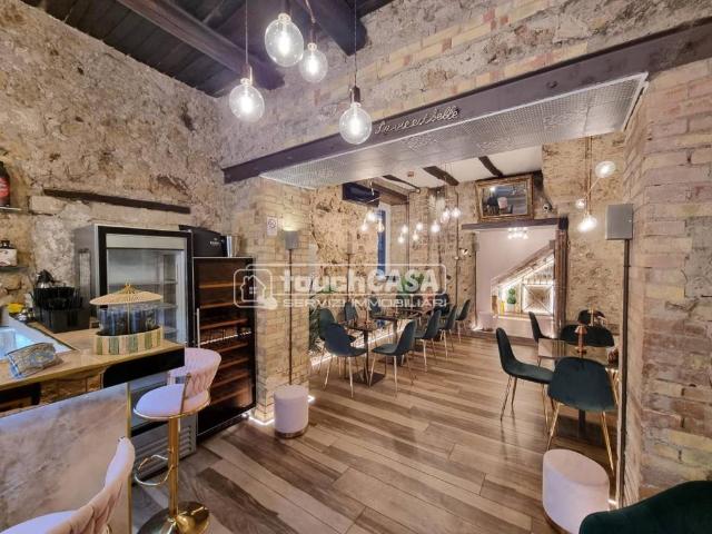 Locale Commerciale in vendita a Borgo San Lorenzo, Aversa