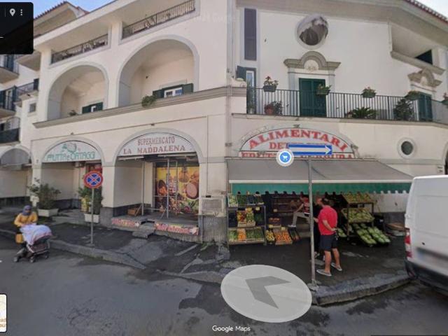 Locale Commerciale in vendita a Borgo San Lorenzo, Aversa