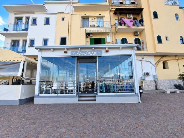 Locale Commerciale in vendita a Fusaro, Bacoli