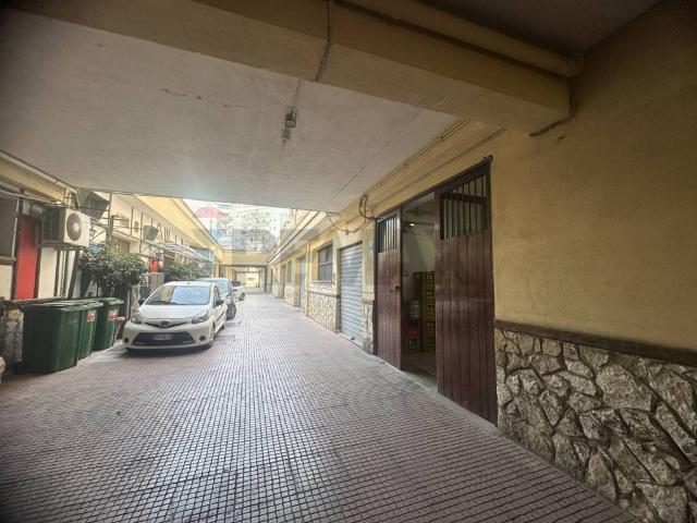 Locale Commerciale in vendita a Bagheria, Sicilia