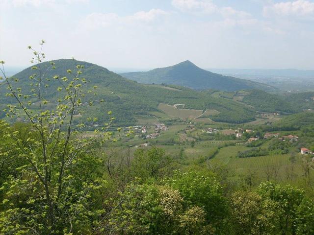 Locale Commerciale in vendita a Baone, Veneto