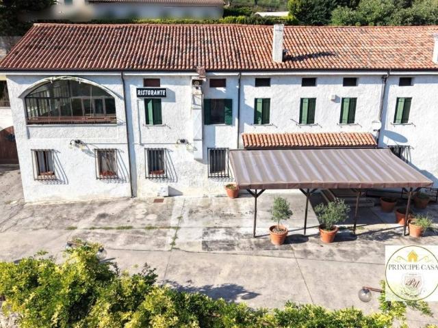 Locale Commerciale in vendita a Baone, Veneto
