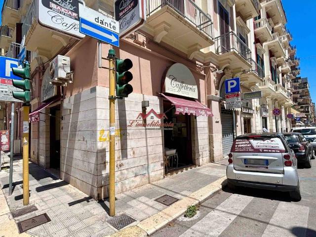 Locale Commerciale in vendita a Municipio 1, Puglia
