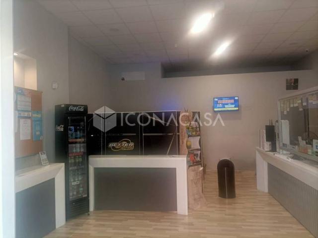 Locale Commerciale in vendita a Poggiofranco, Bari