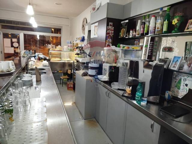 Locale Commerciale in vendita a Poggiofranco, Bari