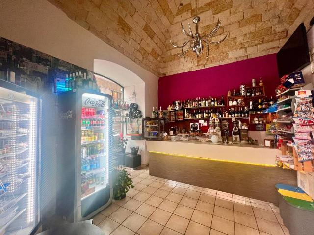 Locale Commerciale in vendita a Murat, Puglia