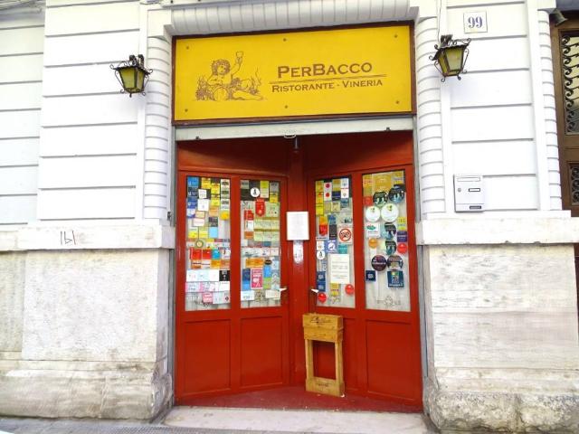 Locale Commerciale in vendita a Municipio 1, Puglia