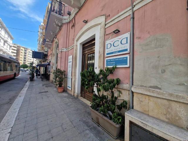 Locale Commerciale in vendita a Municipio 1, Puglia