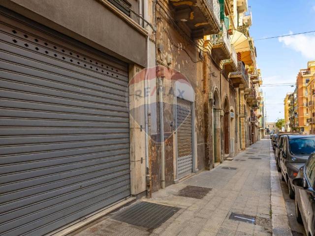 Locale Commerciale in vendita a Libertà, Bari