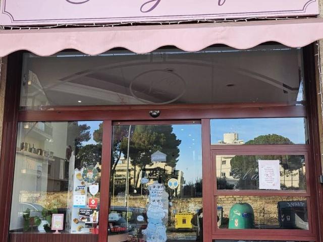 Locale Commerciale in vendita a Poggiofranco, Bari