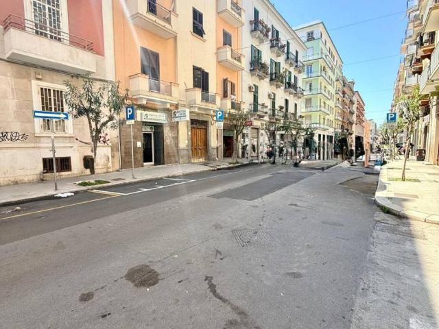 Locale Commerciale in vendita a Municipio 1, Puglia
