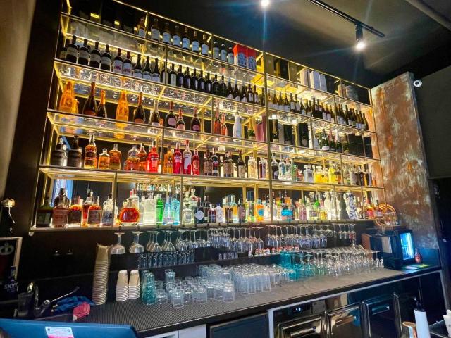 Locale Commerciale in vendita a Quartiere Umbertino, Puglia