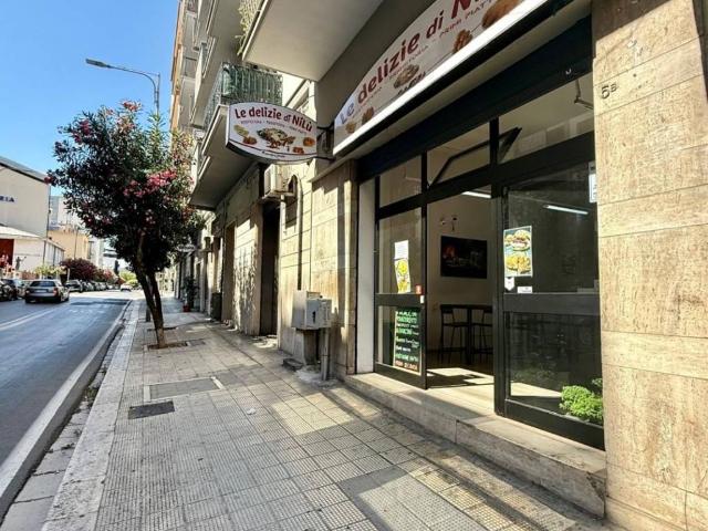 Locale Commerciale in vendita a Picone, Bari